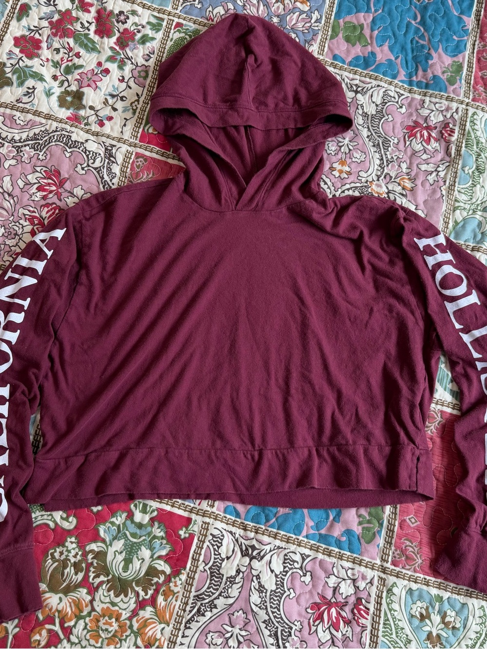 Hollister Maroon Cropped Sleeve Graphic Hoodie Lightweight Sweatshirt XS